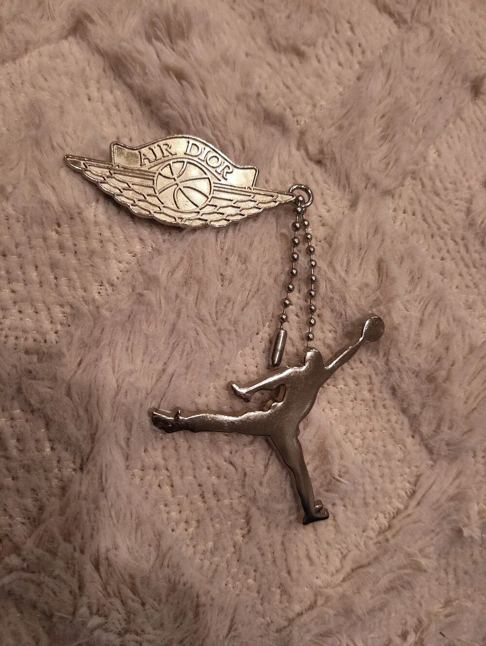 Two Keychains Air Jordan 1 and Air Door Key Chain Set Red Black Silver New